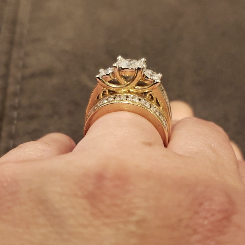 DIAMOND RING